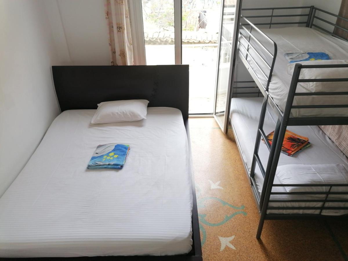Shared Rooms Near Acropolis And Monastiraki Athen Exterior foto